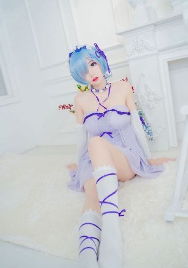 少妇把腿扒开让我添6912